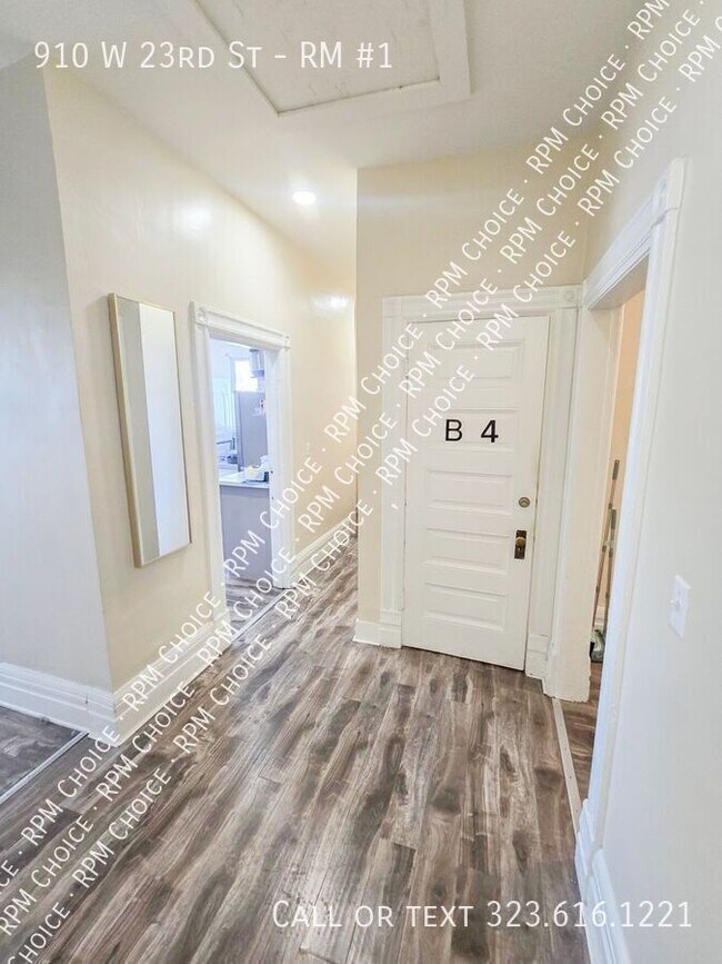 Building Photo - 910 W 23rd St