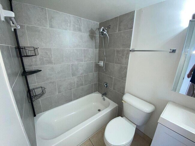 Building Photo - 550 SW 2nd Ave