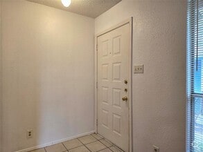 Building Photo - 1404 Matthews Ln