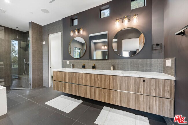 Building Photo - 3712 Broadlawn Dr