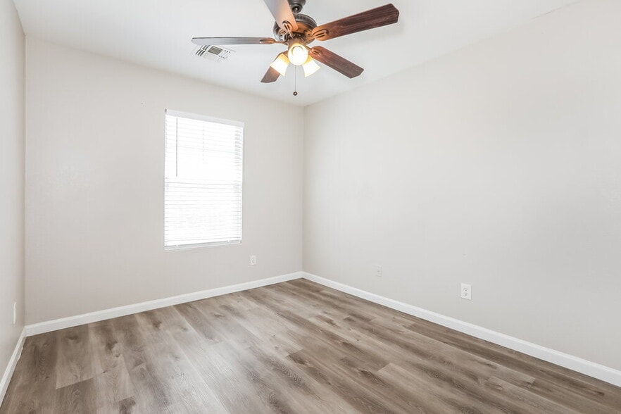 Building Photo - 4836 E Meadow Lark Way