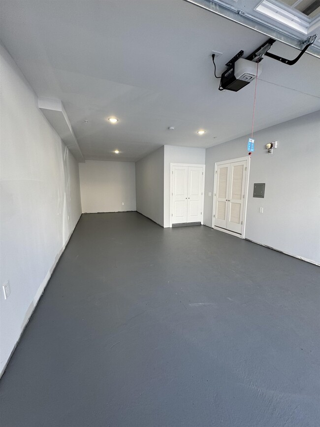 Building Photo - 832 S 19th St