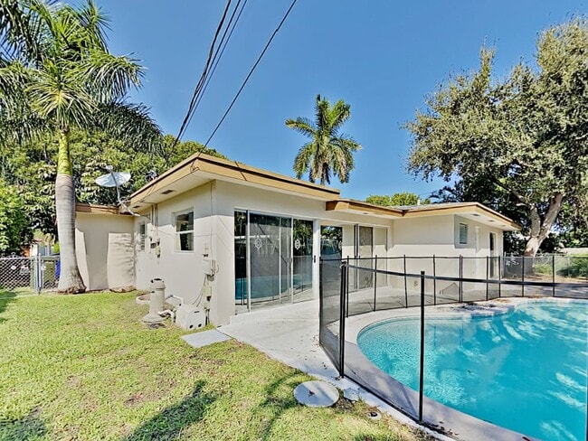 Building Photo - 2242 NE 62nd St