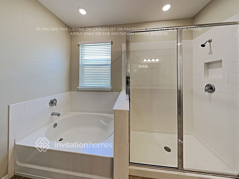 Building Photo - 11604 Warren Oaks Pl