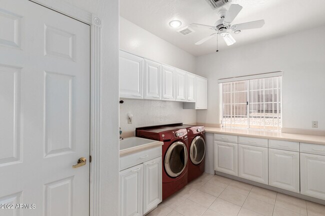 Building Photo - 15848 E Brodiea Dr