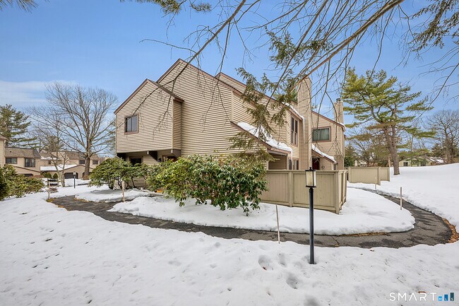 Building Photo - 17 Maple Ln