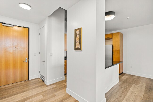 Building Photo - 1050 Island Ave