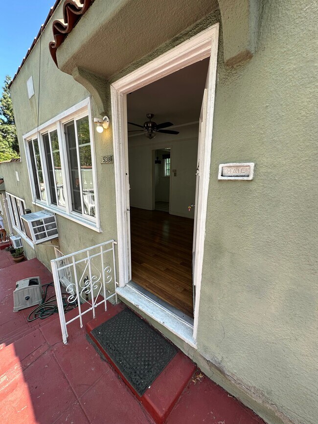 Building Photo - 1538 Silver Lake Blvd
