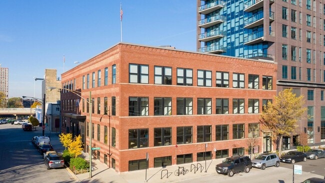 Primary Photo - 1040 W Huron St
