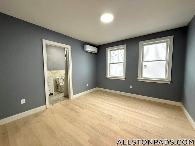 Building Photo - 8 Brentwood St