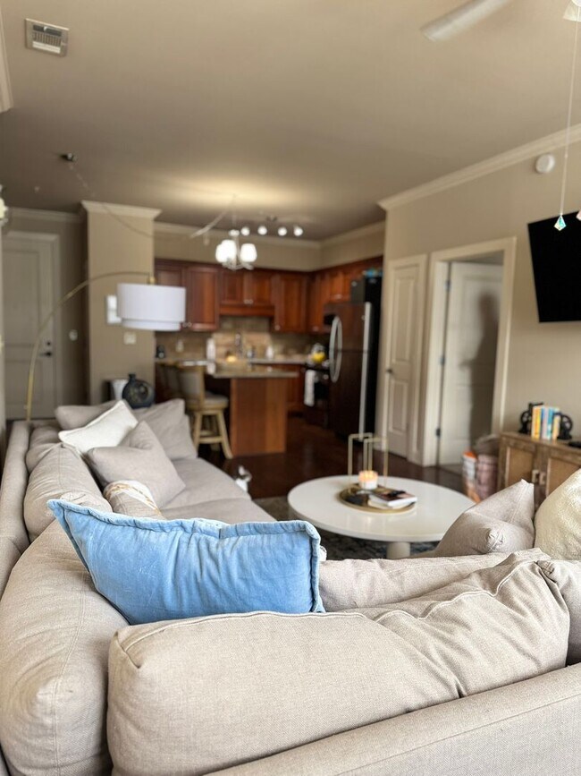 Building Photo - CityView at Riverwalk - Available January 2026! Gorgeous UNFURNISHED 2 bed/w 2 bath (both ensuite...