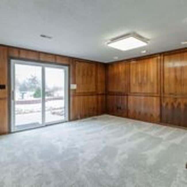 Building Photo - 1510 Woodrail Ave