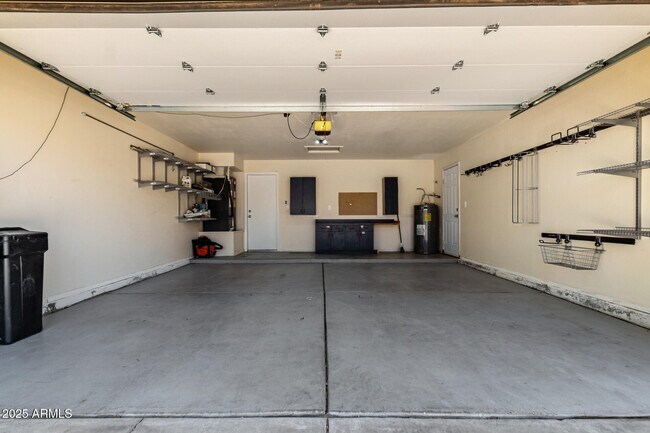 Building Photo - 10185 S Santa Fe Ln