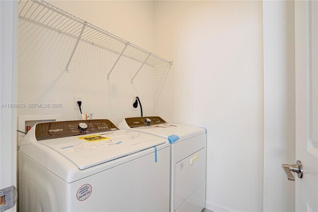 Building Photo - 2642 SE 24th St