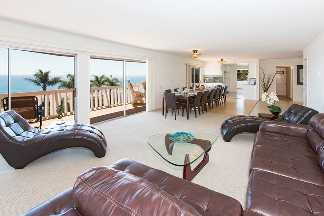 Living Rm - 18109 Coastline Dr