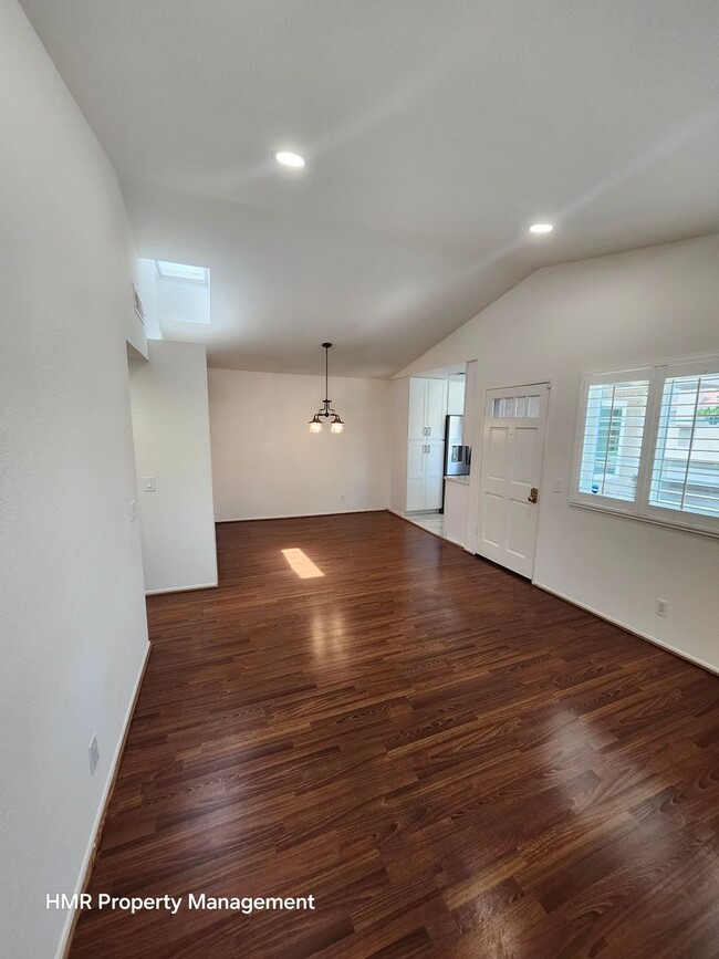 Building Photo - 2bed/2bath Condo near Victoria Gardens!