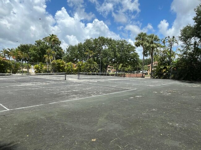 Building Photo - 4751 Via Palm Lakes