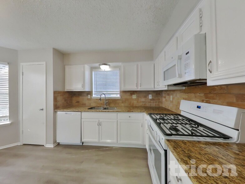 Building Photo - 11118 Nepau Dr