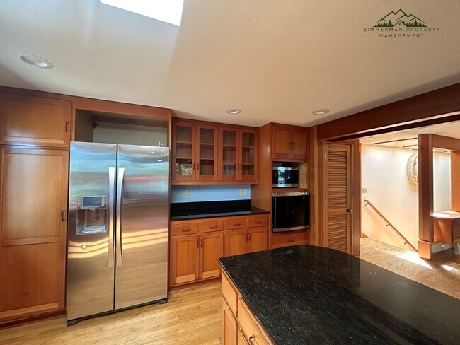 Building Photo - 320 Sunset Dr