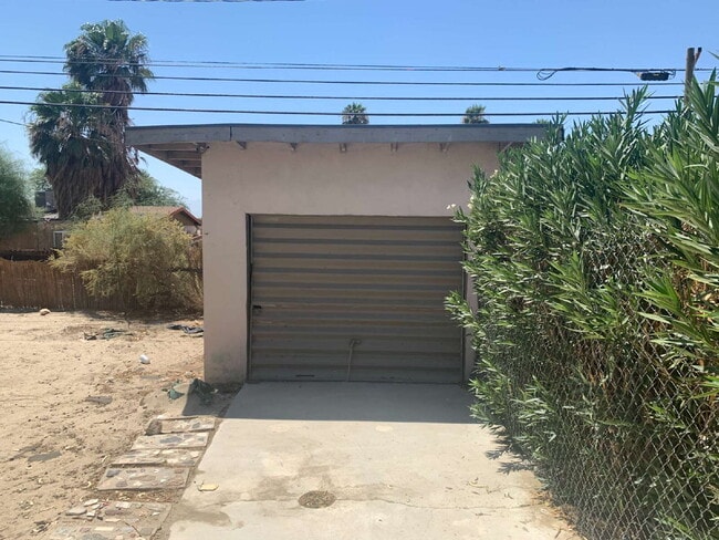 Building Photo - "Cozy Desert Oasis: Charming 2-Bed, 2-Bath...