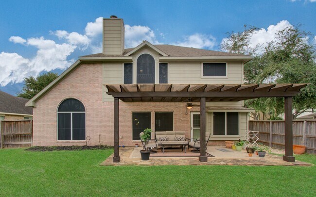 Building Photo - 3203 Blaesser Dr