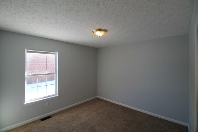 Building Photo - 735 Cobbler Ln