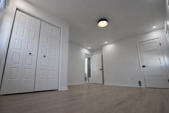 Building Photo - 107 Shoup St