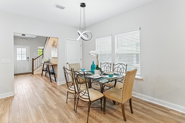 Building Photo - 105 Meadow Creek Dr