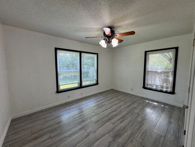 Building Photo - 360 Virtual Tour Available
