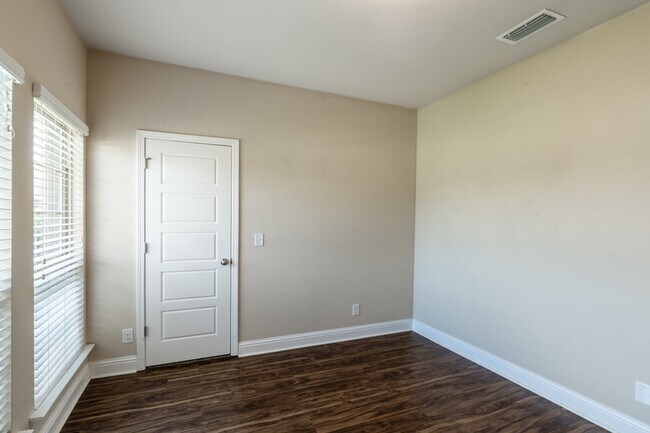 Building Photo - 8095 Vane Ct