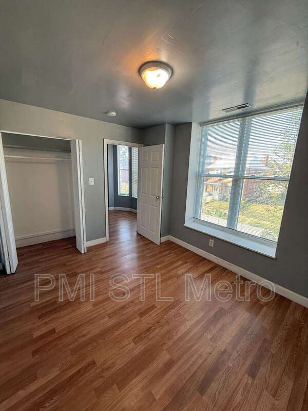 Building Photo - 5206 Vernon Ave
