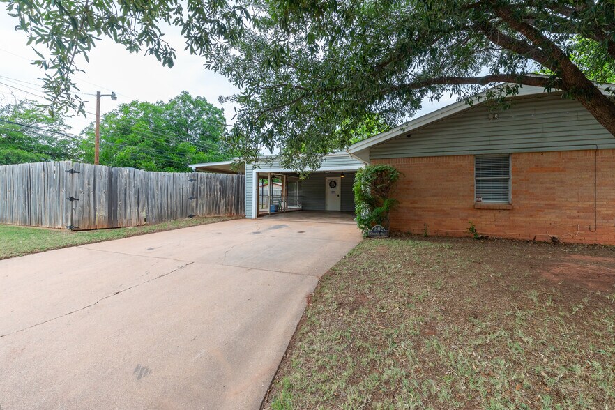 Building Photo - 1802 Glendale Dr