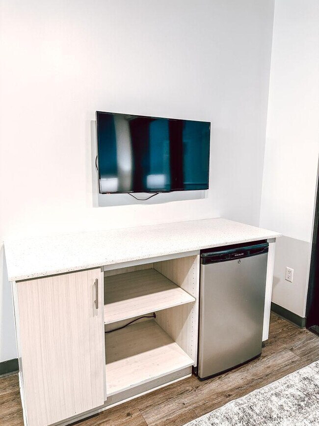 Building Photo - 1031 N Park Ave