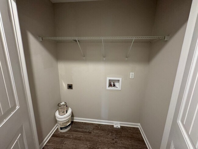 Building Photo - 1529 Gambill Wood Dr