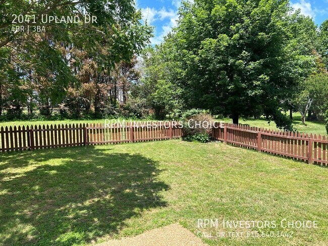 Building Photo - 2041 Upland Dr