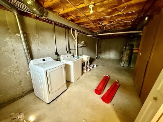 Building Photo - 125 Goldenrod Dr
