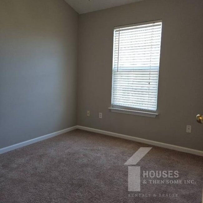 Building Photo - 211 Nimbus Ct
