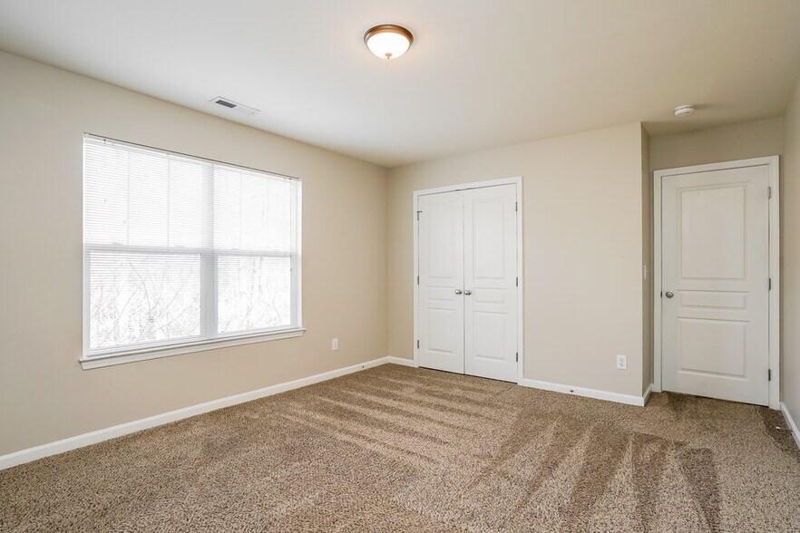 Building Photo - 360 Stobhill Ln