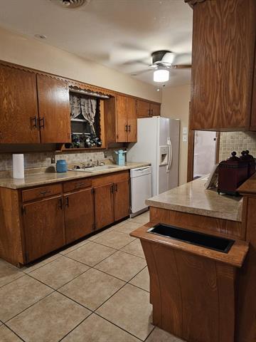 Building Photo - 4921 Jade Dr