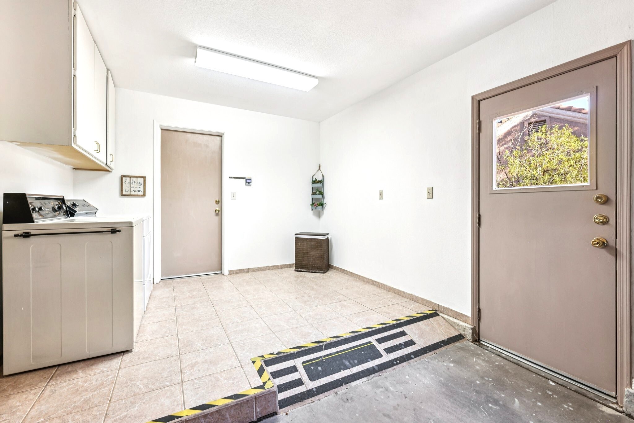 Building Photo - 3013 Sungold Dr