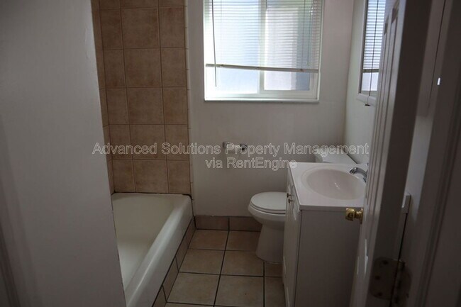 Building Photo - 370 E Sherman Ave