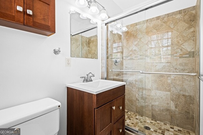 Building Photo - 816 Valley Creek Dr