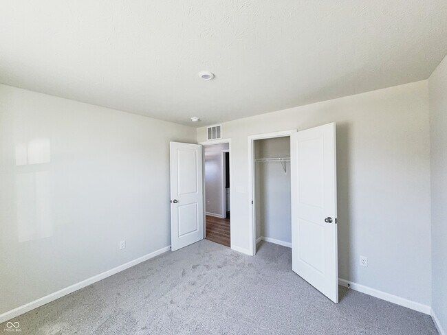 Building Photo - 1724 Plum Brook Dr