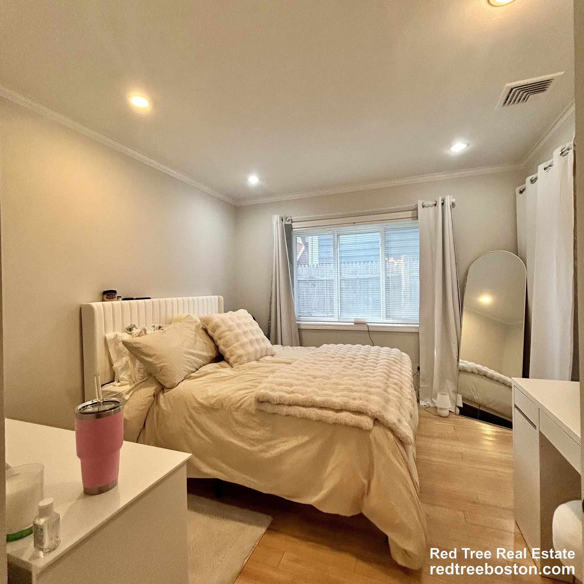 Building Photo - 329 W 4th St