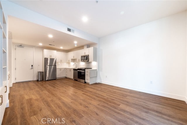 Building Photo - 709 E Walnut St