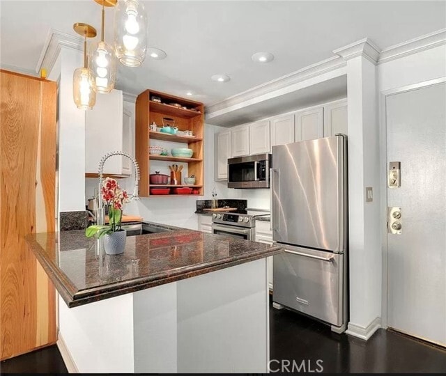 Building Photo - 750 Kings Rd