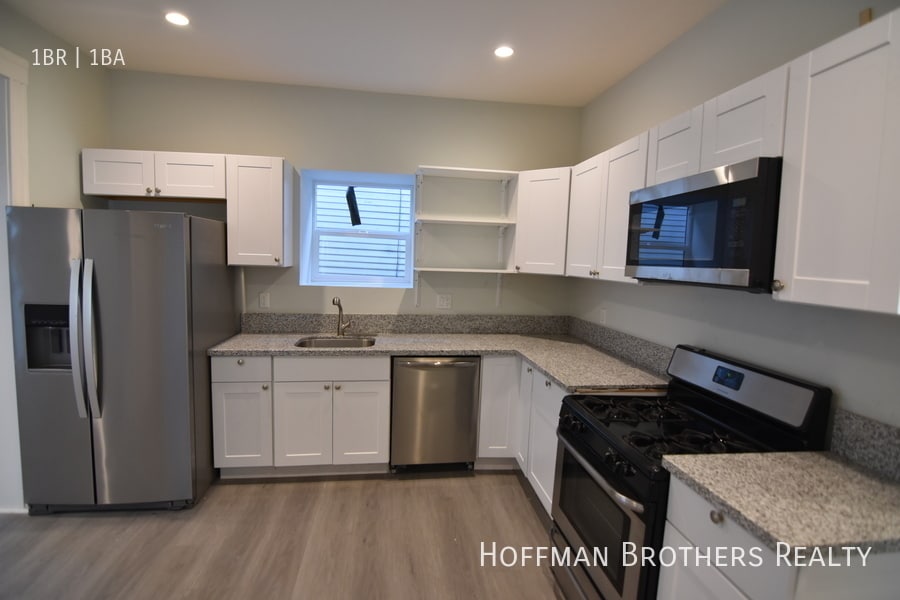 Building Photo - 1336 S Catalina St