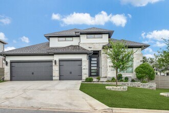 Building Photo - Beautiful 4 BR/3.5 bath single-story home ...