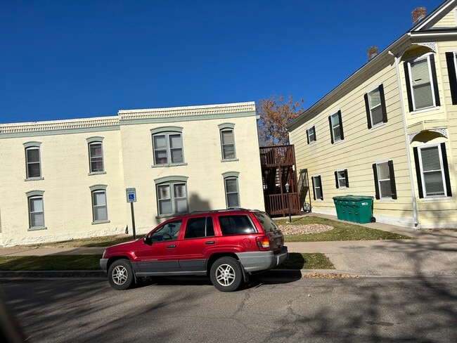 Building Photo - 301 W Abriendo Ave