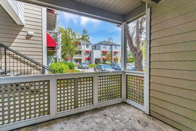 Building Photo - 2-Bedroom Condo in Prime Sunnyvale Location Near Tech Hubs